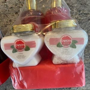 Lovery Pink grapefruit makeup and bath set